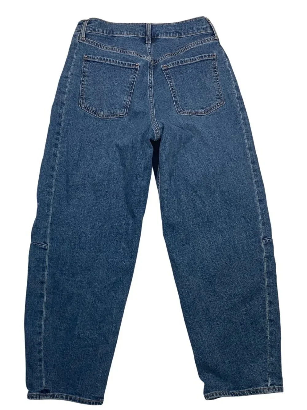 Old Navy High-Rise baggy Barrel Leg Jeans Size 4 medium wash trendy